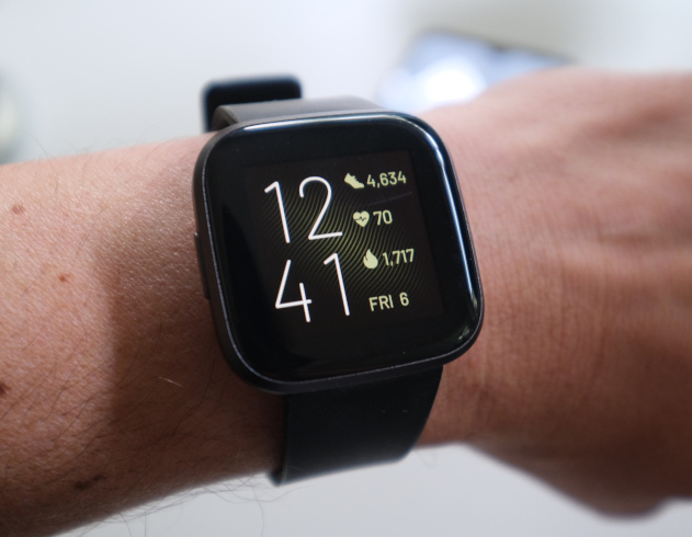 Review Fitbit Versa 2